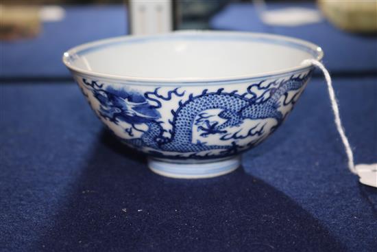 A Chinese blue and white dragon bowl (hairline crack) D.11.5cm